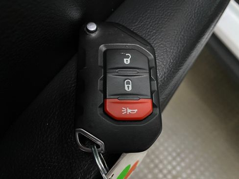 Used 2025 Jeep Wrangler Unlimited Sport AWD/4WD image 31