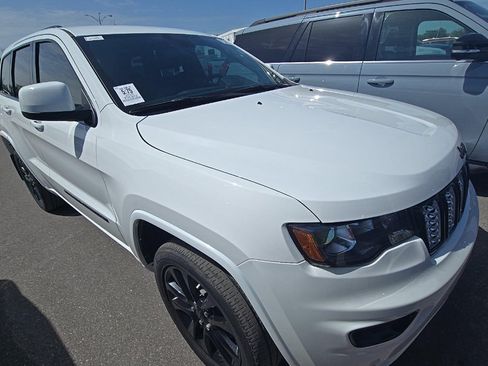 Used 2022 Jeep Grand Cherokee Laredo X RWD image 4