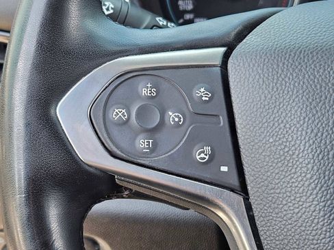 Used 2023 Chevrolet Traverse RS FWD image 15