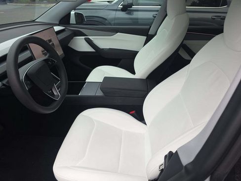 Used 2026 Tesla Model Y Long Range AWD/4WD image 7
