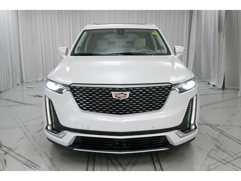 Used 2022 Cadillac XT6 Premium Luxury w/ Technology Package image 3