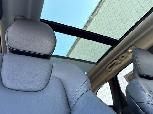 Used 2025 Volvo XC60 B5 Plus image 20