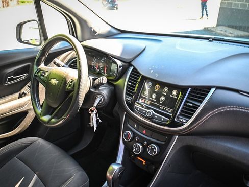 Used 2019 Chevrolet Trax LT AWD/4WD image 18