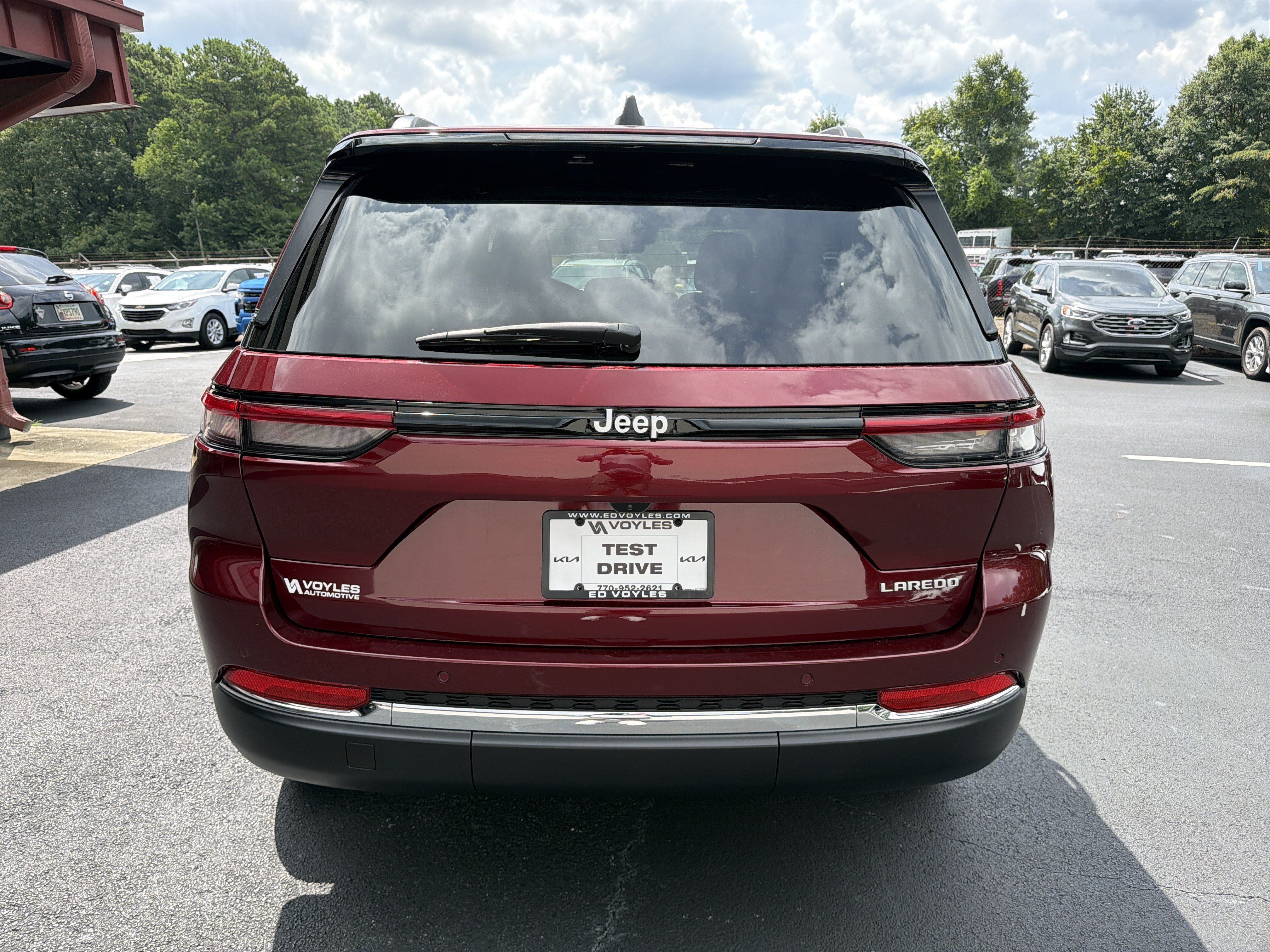 Used 2025 Jeep Grand Cherokee Laredo X RWD image 6