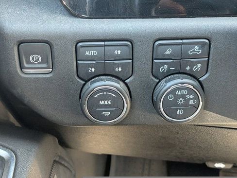 Used 2022 Chevrolet Silverado 1500 LTZ w/ LTZ Convenience Package II AWD/4WD image 24