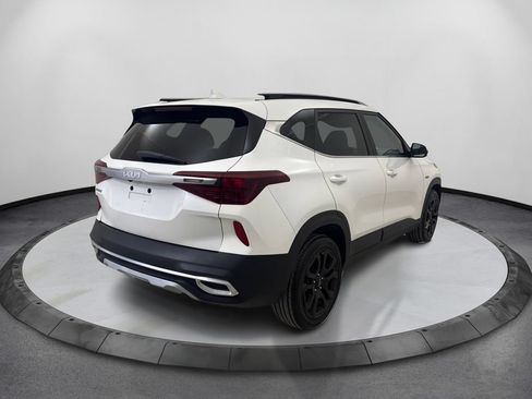 Used 2023 Kia Seltos EX AWD/4WD image 6