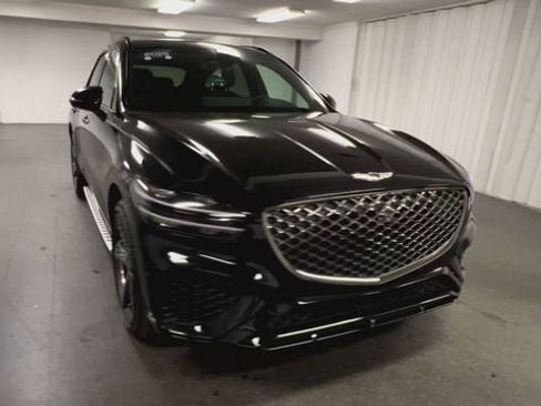 Used 2025 Genesis GV70 3.5T Sport w/ Sport Advanced Package AWD/4WD image 3