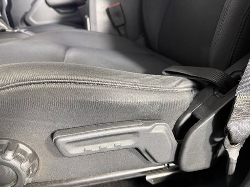 Used 2018 Jeep Wrangler Unlimited Sport S AWD/4WD image 22