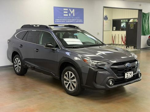 Used 2023 Subaru Outback Premium AWD/4WD image 2