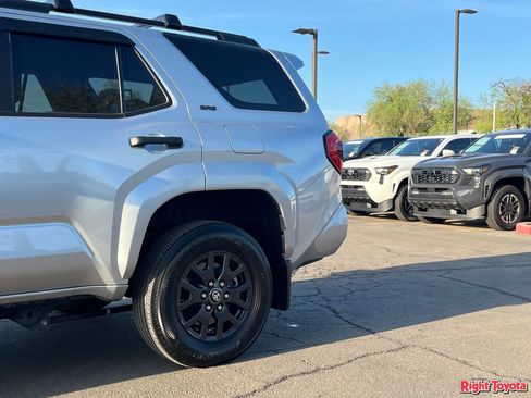 Certified 2025 Toyota 4Runner SR5 AWD/4WD image 11