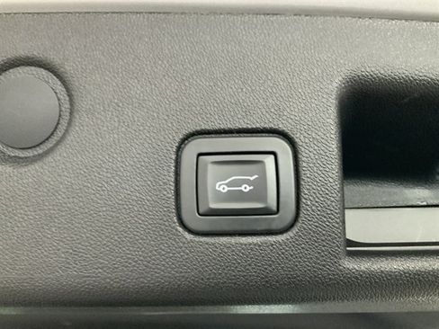 Used 2020 Chevrolet Equinox Premier AWD/4WD image 8
