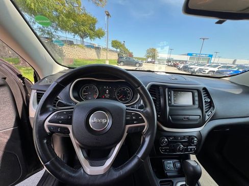 Used 2015 Jeep Cherokee Latitude FWD image 36