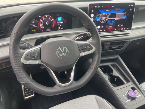 New 2026 Volkswagen Tiguan SE R-Line FWD image 30