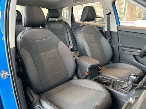 Used 2025 Volkswagen Taos SE image 36