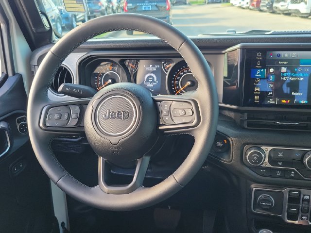 Used 2025 Jeep Gladiator Sport AWD/4WD image 18