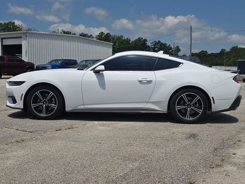 Used 2025 Ford Mustang Coupe RWD image 2