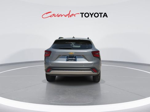 Used 2025 Chevrolet Trax LT image 7