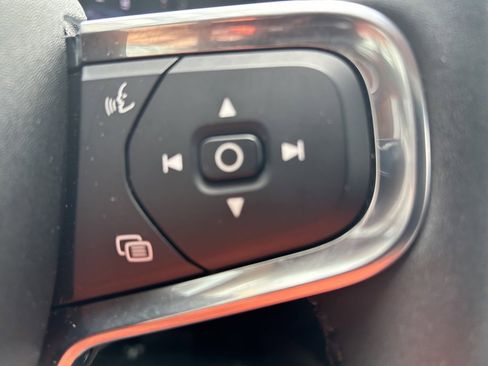 Certified 2025 Volvo XC40 B5 Plus w/ Climate Package image 34