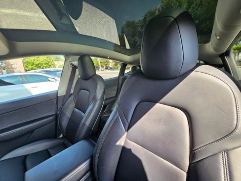 Used 2022 Tesla Model Y Long Range AWD/4WD image 39