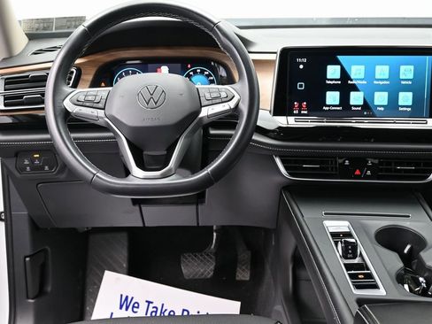 Used 2024 Volkswagen Atlas SE image 30