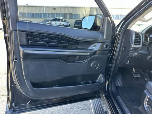 Used 2019 Ford Expedition Platinum image 16