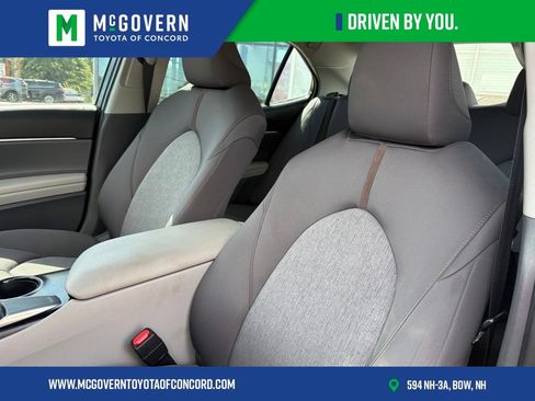 Used 2018 Toyota Camry LE FWD image 13
