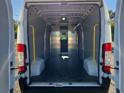 Used 2025 RAM ProMaster 2500 w/ Convenience Group image 7