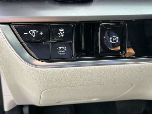 Certified 2025 Kia Sportage EX AWD/4WD image 19