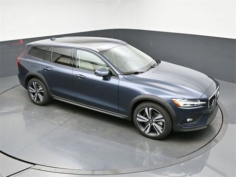 New 2026 Volvo V60 B5 Cross Country Plus w/ Protection Package Premier image 36