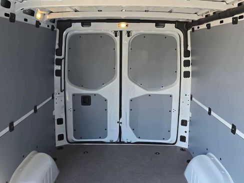 Used 2025 Mercedes-Benz Sprinter 2500 image 16