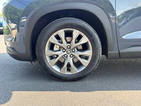 Used 2025 Toyota Grand Highlander FWD image 4