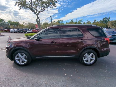 Used 2018 Ford Explorer XLT w/ Equipment Group 202A image 7