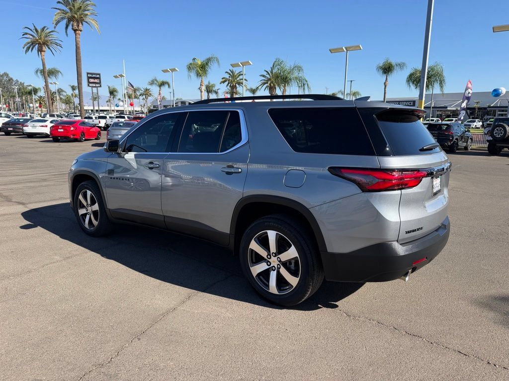 Used 2023 Chevrolet Traverse LT w/ LT Premium Package FWD image 4