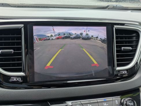 Used 2024 Chrysler Pacifica Touring-L FWD image 25