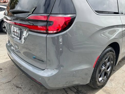 Used 2023 Chrysler Pacifica Limited w/ S Appearance Package FWD image 80