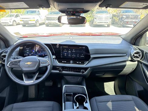 Used 2025 Chevrolet Equinox LT image 12