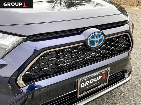 Used 2024 Toyota RAV4 SE w/ Weather & Moonroof Package image 32