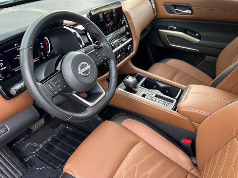 Used 2022 Nissan Pathfinder Platinum w/ Cargo Package image 9