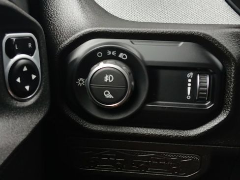 Used 2025 Jeep Gladiator Sport AWD/4WD image 12