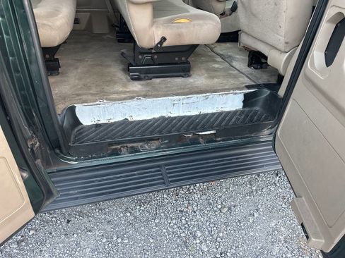 Used 2013 Ford E-350 and Econoline 350 XLT image 17