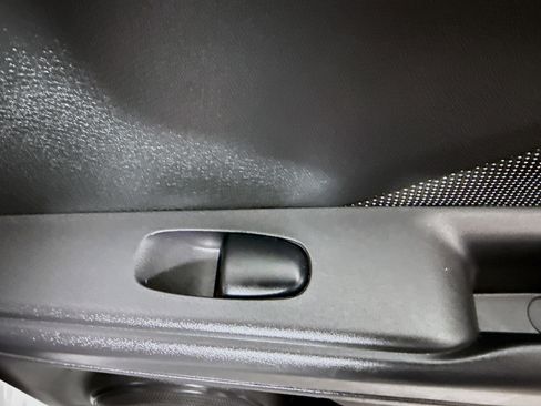 Used 2020 Nissan Kicks S image 31