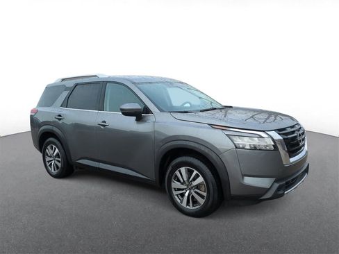 Used 2023 Nissan Pathfinder SL image 2