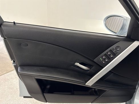Used 2006 BMW M5 image 40