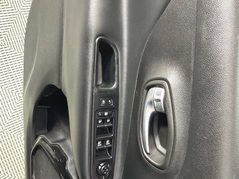 Used 2018 Jeep Renegade Altitude image 9