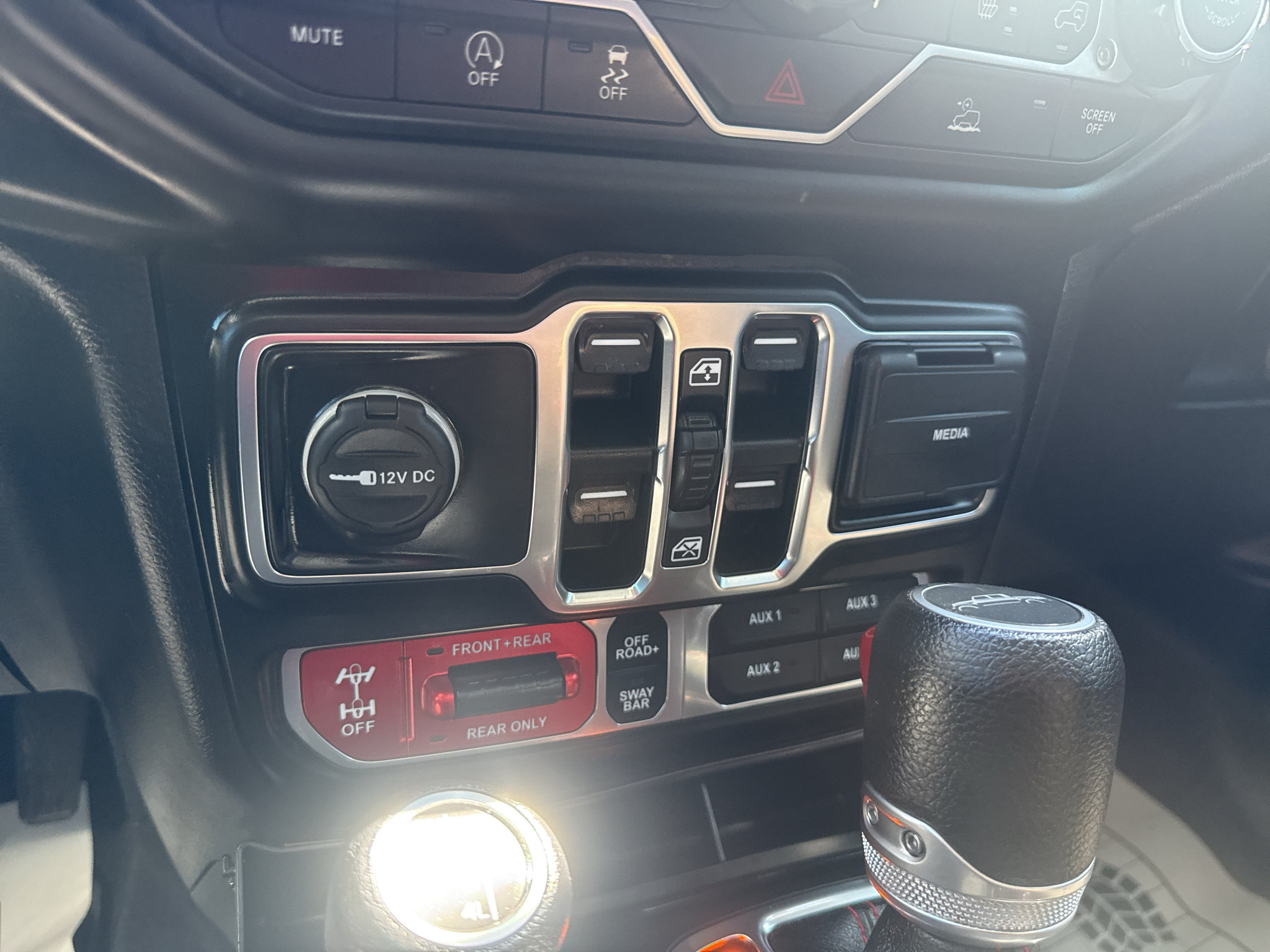 Used 2021 Jeep Gladiator Rubicon w/ Cold Weather Group AWD/4WD image 20