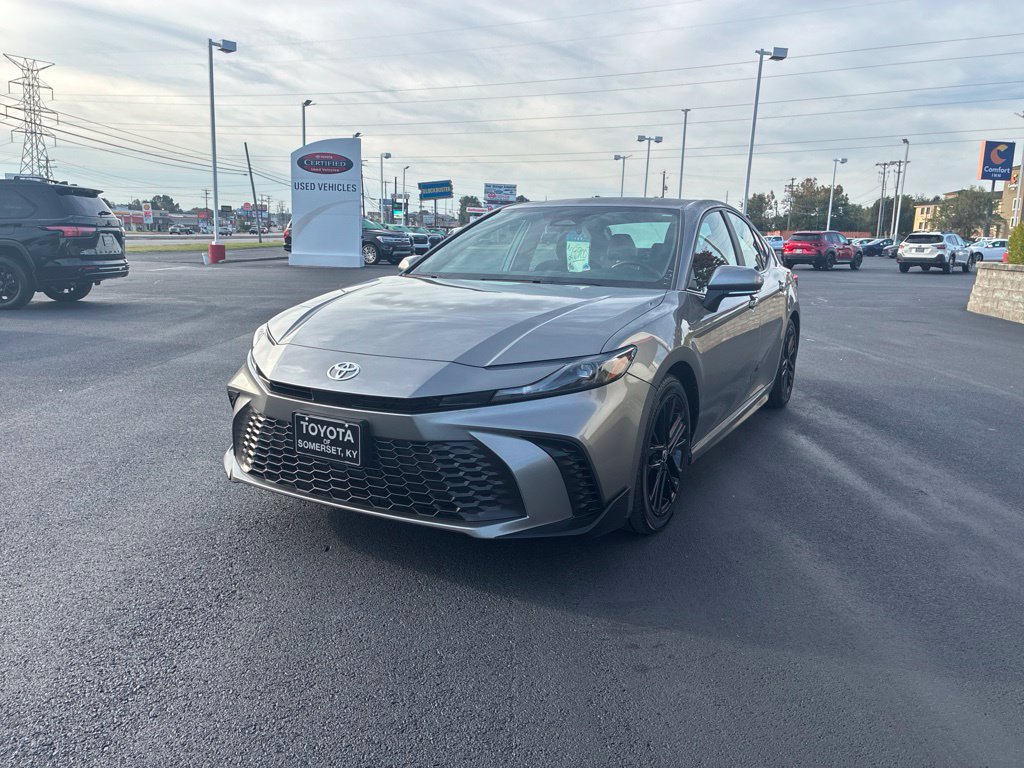 Used 2025 Toyota Camry SE FWD image 15
