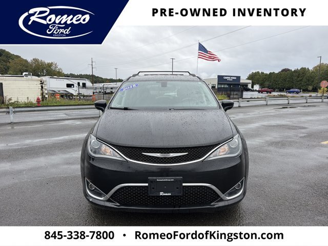 Used 2018 Chrysler Pacifica Touring-L FWD image 2