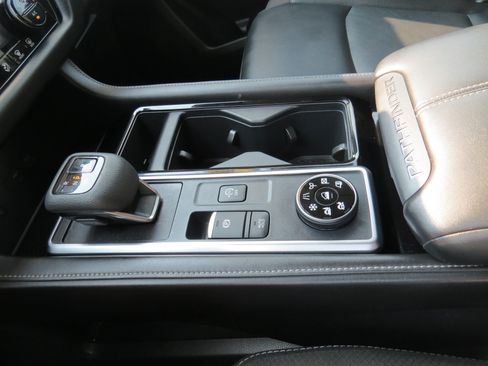 Used 2023 Nissan Pathfinder SL AWD/4WD image 26