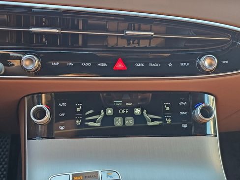 New 2026 Genesis GV70 2.5T Advanced image 16