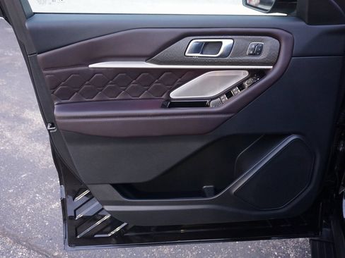 Used 2025 Ford Explorer Platinum w/ Ultimate Package image 26